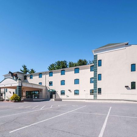 Rodeway Inn & Suites Charles Town Exterior photo