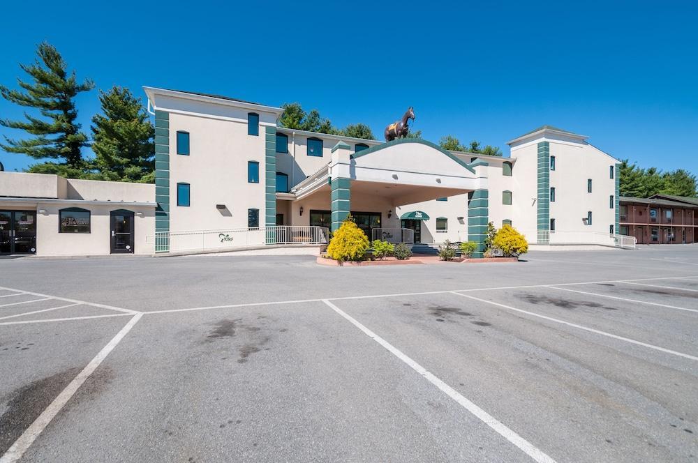 Rodeway Inn & Suites Charles Town Exterior photo