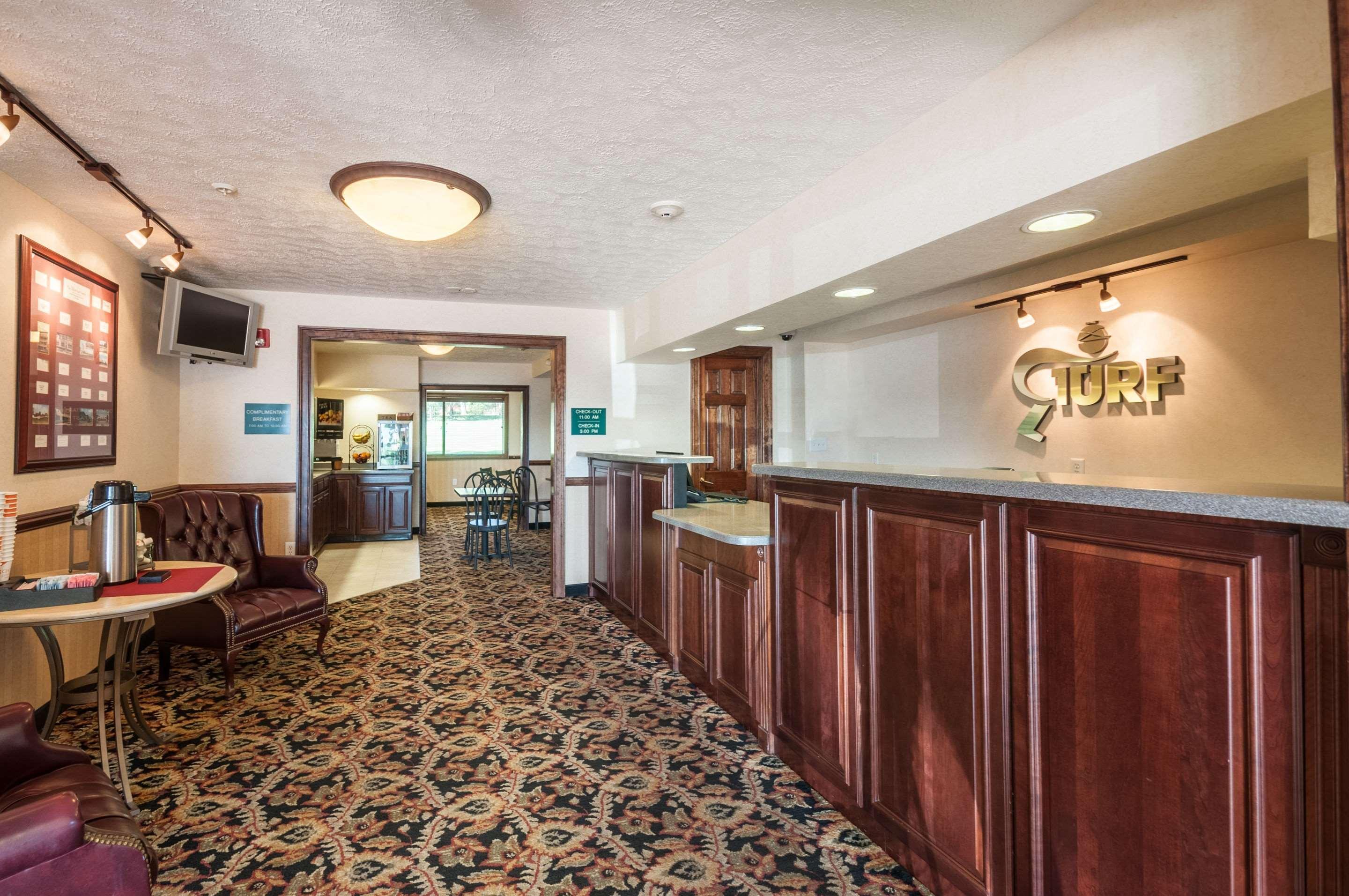 Rodeway Inn & Suites Charles Town Exterior photo