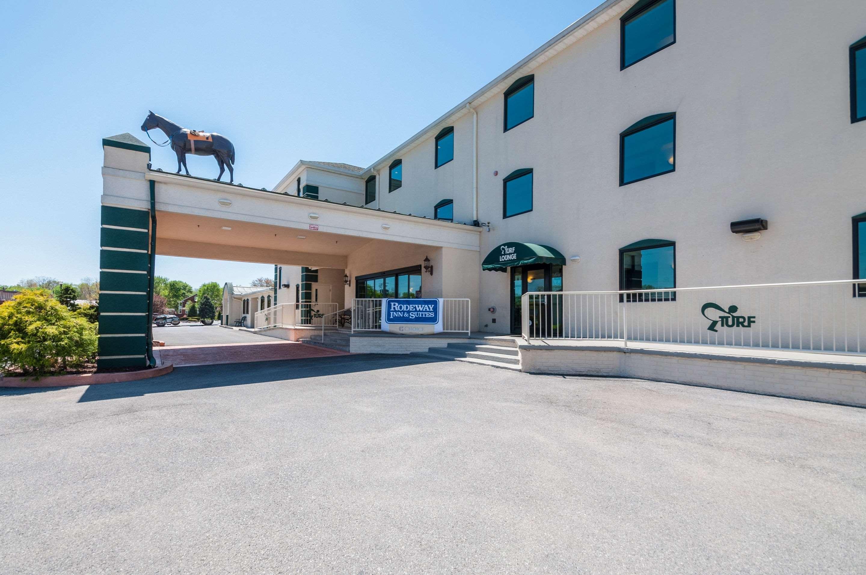 Rodeway Inn & Suites Charles Town Exterior photo