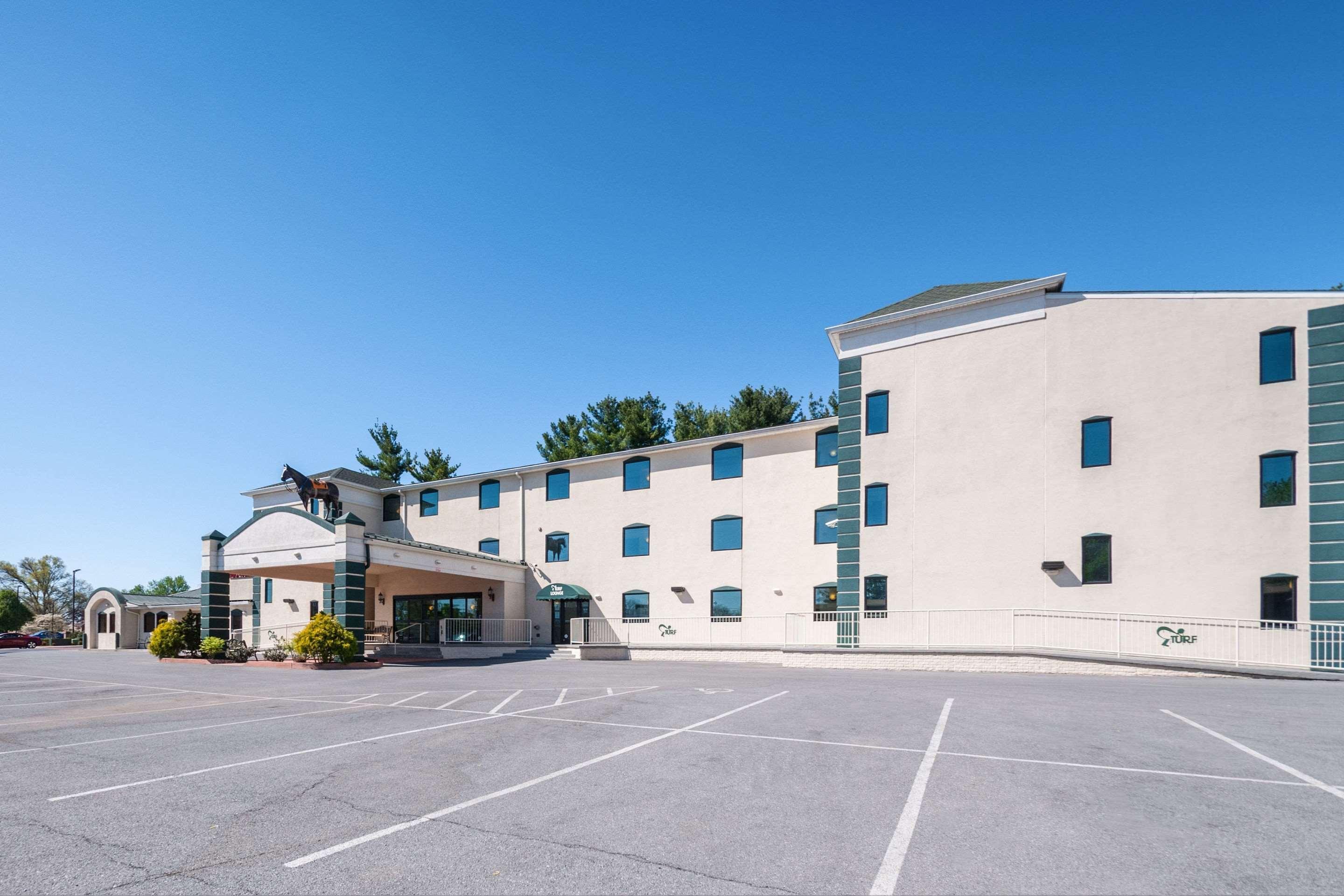 Rodeway Inn & Suites Charles Town Exterior photo