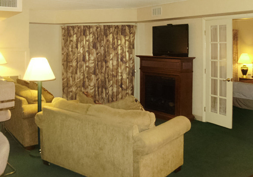 Rodeway Inn & Suites Charles Town Exterior photo