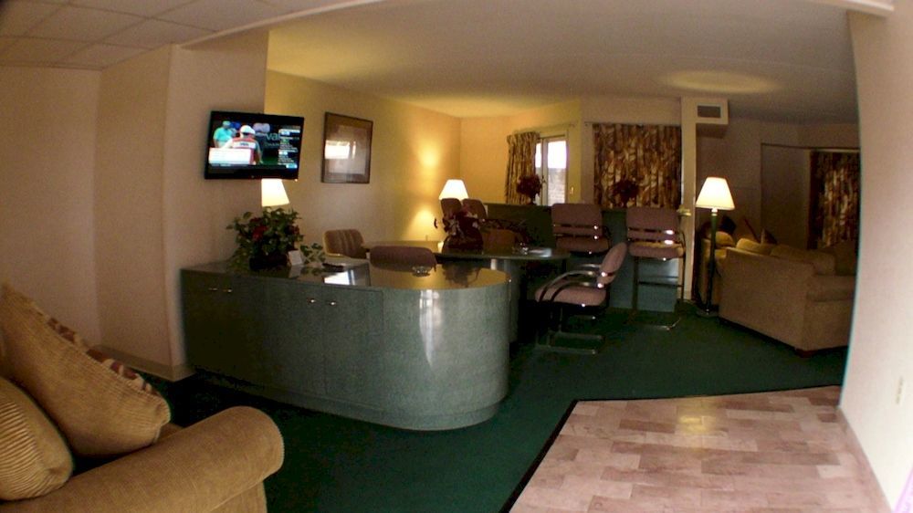 Rodeway Inn & Suites Charles Town Exterior photo